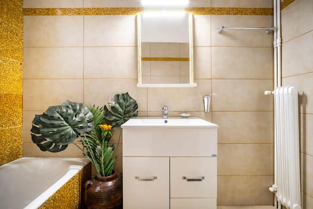 Athens Paradise Cozy 53 Sqm Apartament Near To Metro Dış mekan fotoğraf